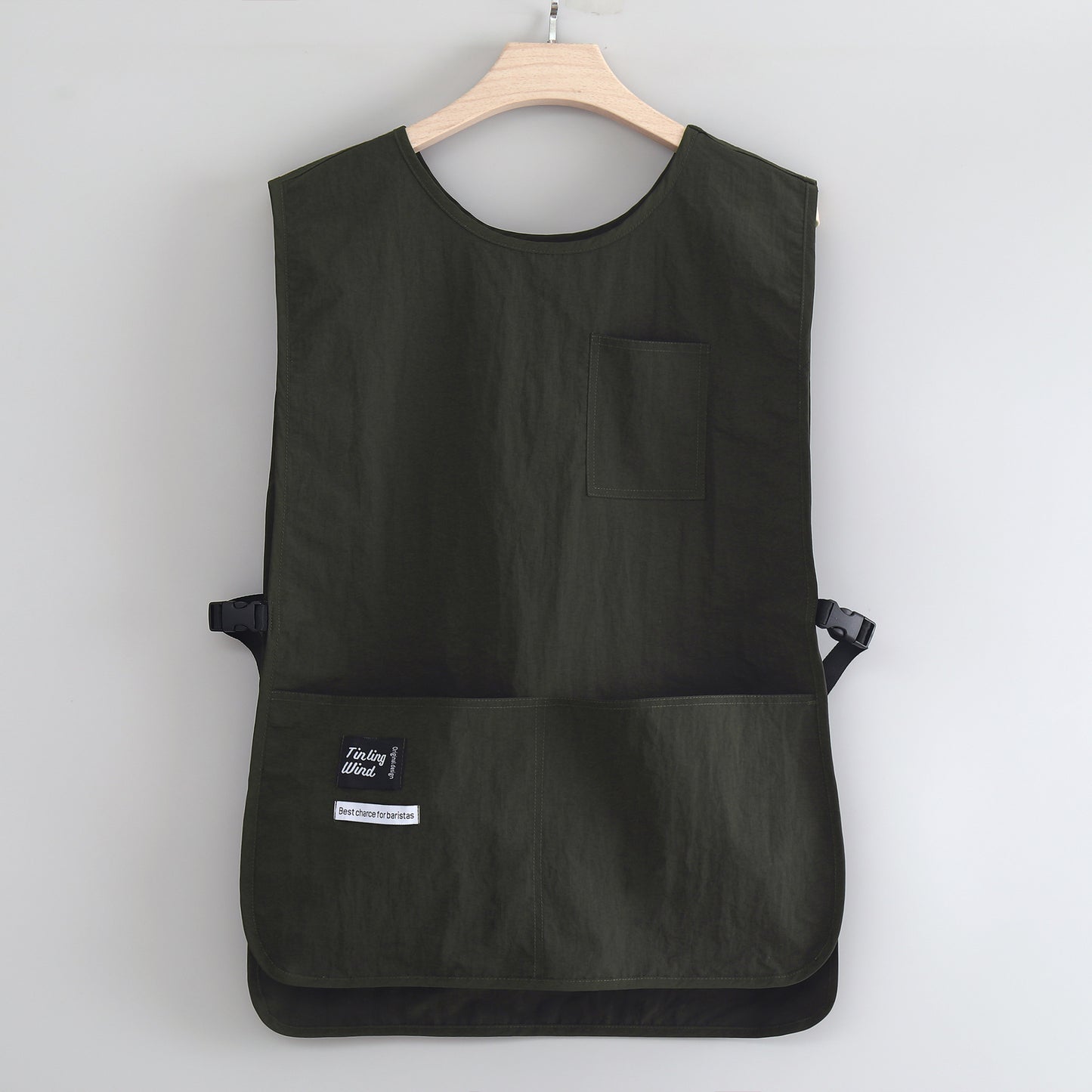 Sleeveless, multi-pocket, lightweight apron