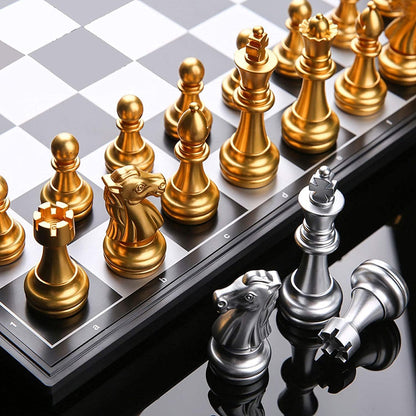 Magnetic folding chess set