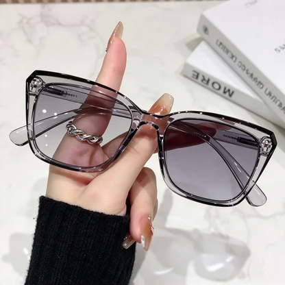 Progressive Photochromic Readers for Women