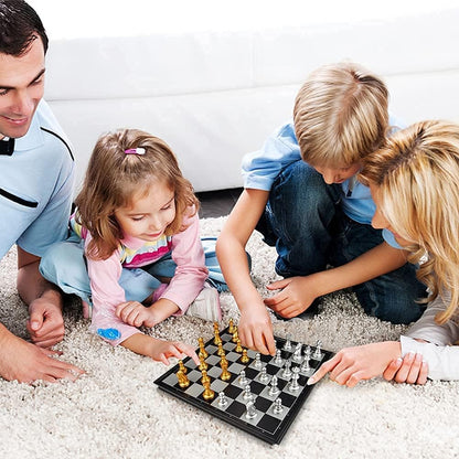 Magnetic folding chess set