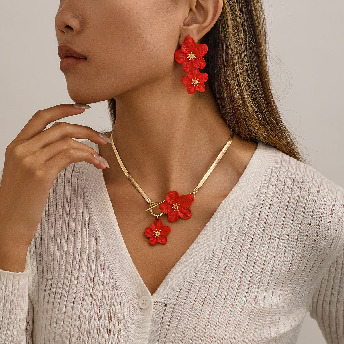 Elegant Floral Pendant Necklace and Earring Set