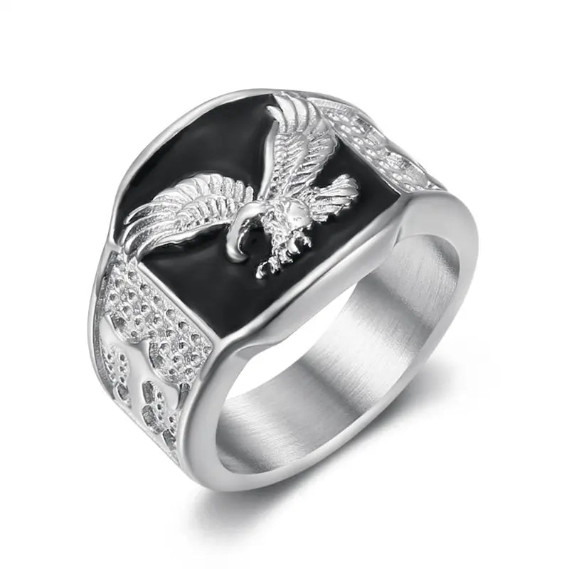 Elegant, vintage-style ring featuring a majestic eagle motif