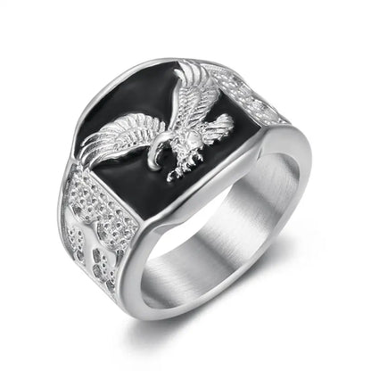 Elegant, vintage-style ring featuring a majestic eagle motif