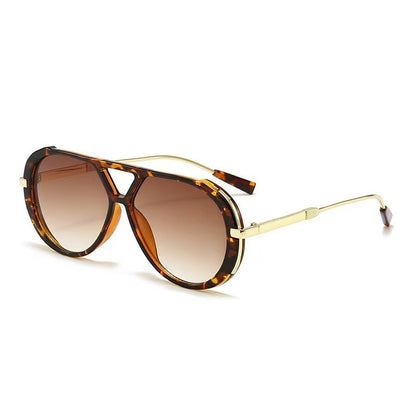 Retro-style women's sunglasses