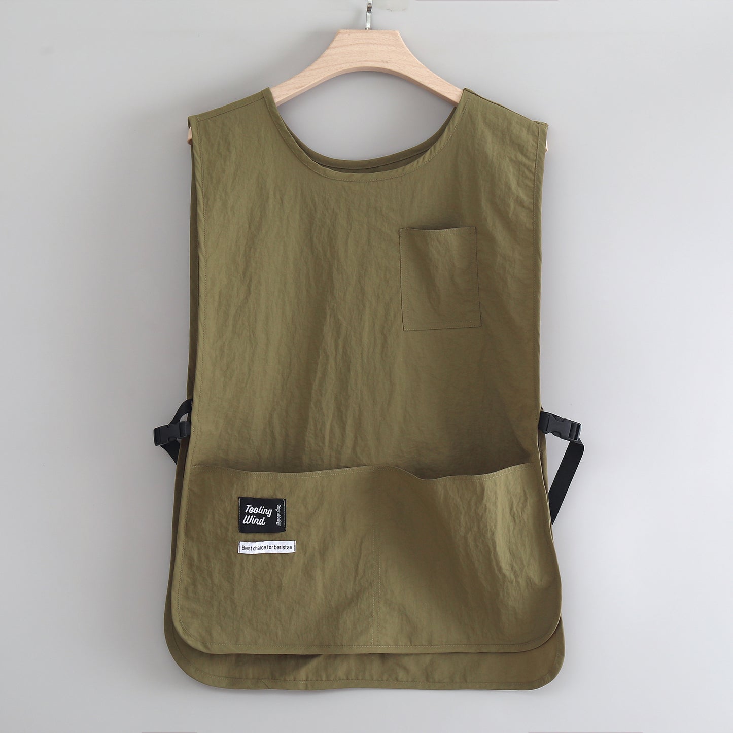 Sleeveless, multi-pocket, lightweight apron