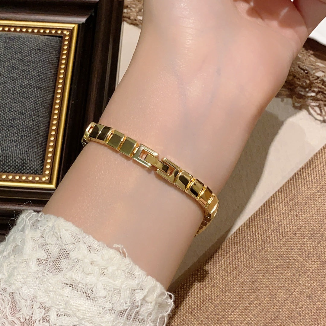 Vintage Women's Round Petite Gold Watch - Luxury Waterproof Stainless Steel Watch Band