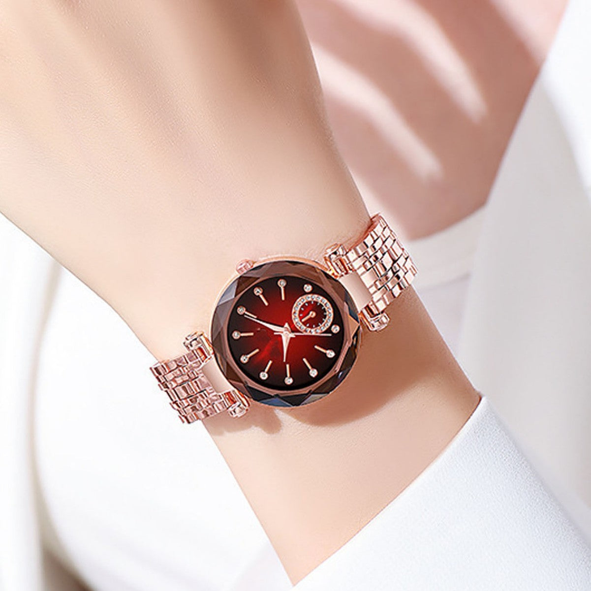 Elegant Ladies' Watch Stylish Steel-Band Watch with Diamond-Set Dial and Analog Display